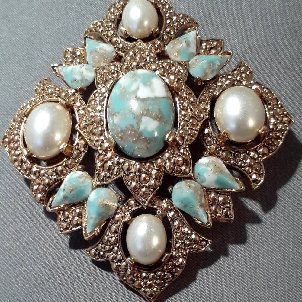 Vintage Sarah Coventry brooch/pendant
